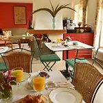 Chateau Le Quesnoy Couette-café