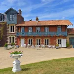 Chateau Le Quesnoy Couette-café