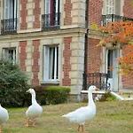 Chateau Le Quesnoy Couette-café 3*