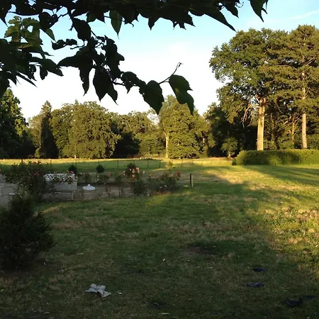 Alojamento de Acomodação e Pequeno-almoço Chateau Le Quesnoy 3*