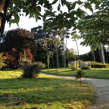 Chateau Le Quesnoy Couette-café 3*