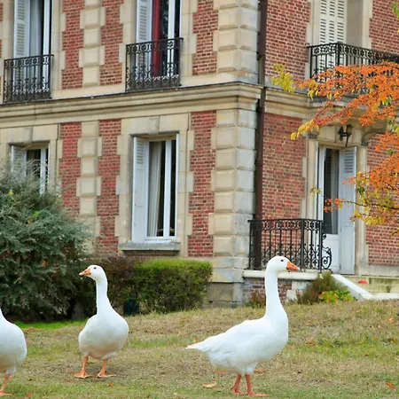 Chateau Le Quesnoy Nocleg ze śniadaniem 3*