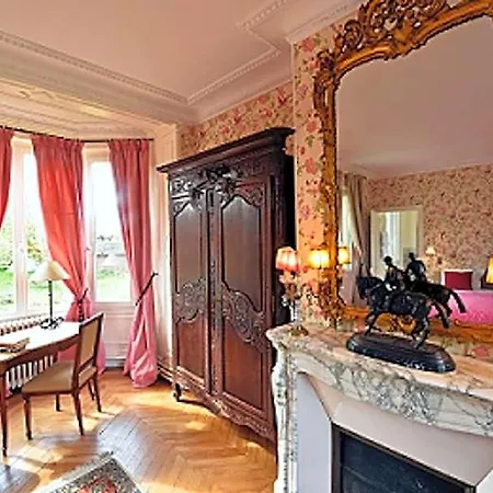 Alojamento de Acomodação e Pequeno-almoço Chateau Le Quesnoy 3*