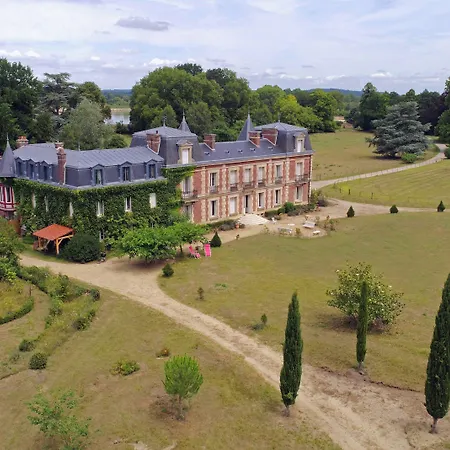 Alojamento de Acomodação e Pequeno-almoço Chateau Le Quesnoy 3*