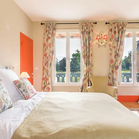 Alojamento de Acomodação e Pequeno-almoço Chateau Le Quesnoy 3*